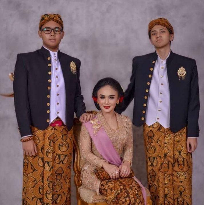 Instagram.com/yunishara36