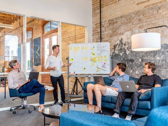Ilustrasi meeting (Unsplash/Austin Distel)
