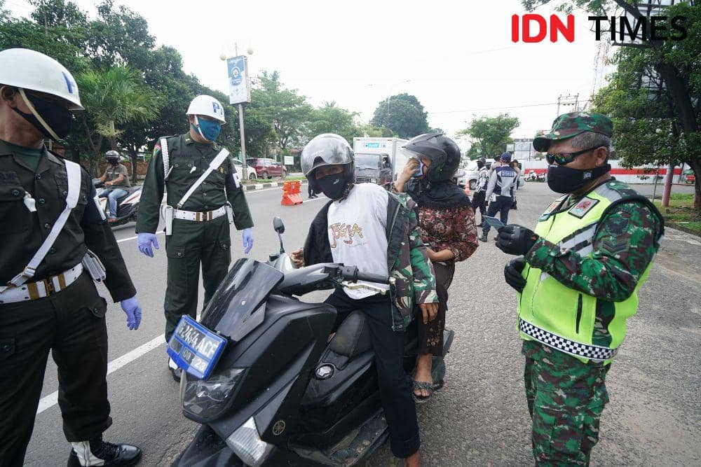 Hari pertama penerapan sanksi PSBB Palembang, Selasa (26/5/2020). (IDN Times/ Deryardli Tiarhendi)