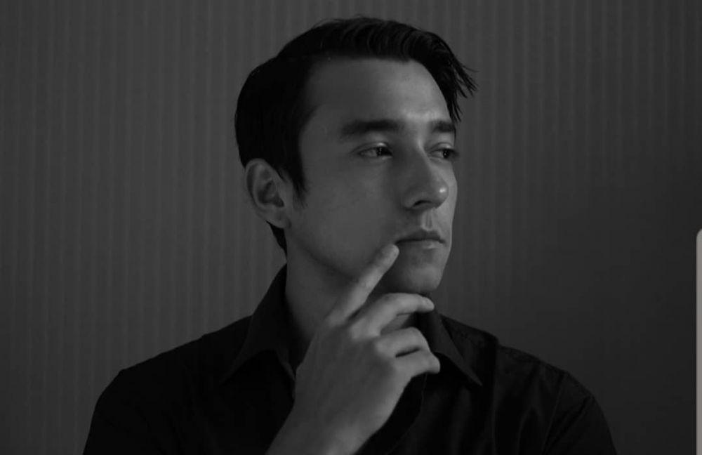 Miliki Aura Bad Boy, 9 Potret Gagah Aliff Alli Khan!
