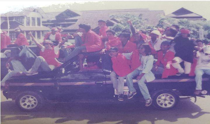 Repro. Buku "98-99: Catatan Kemahasiswaan Seorang Pembantu Rektor" (Amran Razak, 2018)