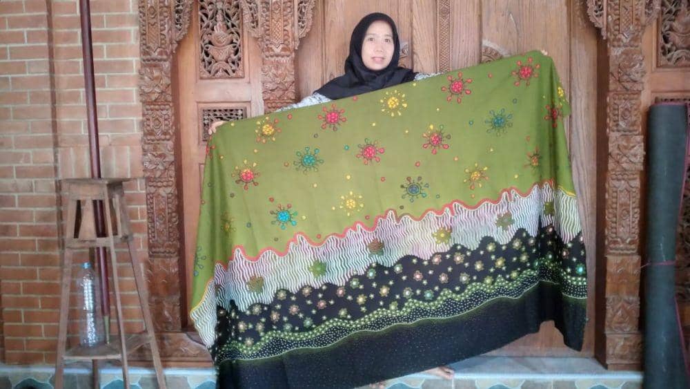 Perajin batik Kulon Progo ciptakan batik motif Corona. IDN Times/Istimewa