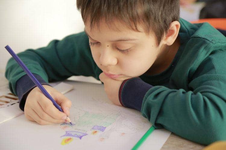 6 Cara Meringankan Beban Stres Anak saat Belajar, Orangtua Wajib Tahu