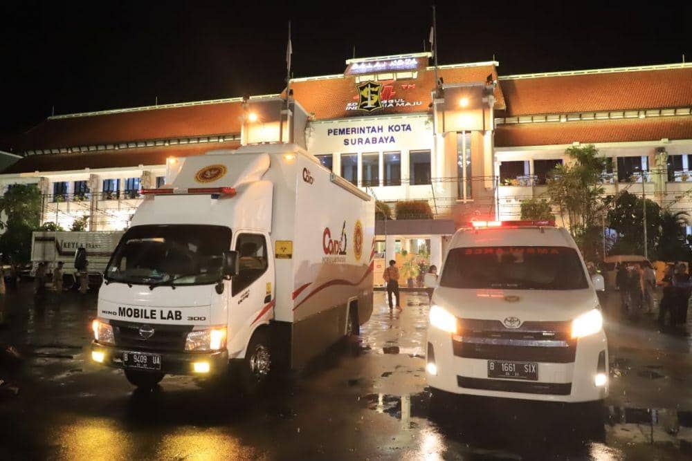 Bantuan Alkes di Balaikota Surabaya, Kamis malam (28/5). Dok. Humas Pemkot Surabaya