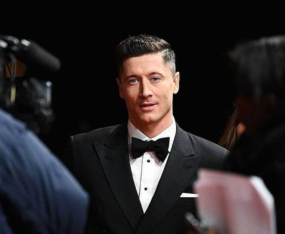 10 Potret Memesona Robert Lewandowski, Striker Andalan Bayern Munchen
