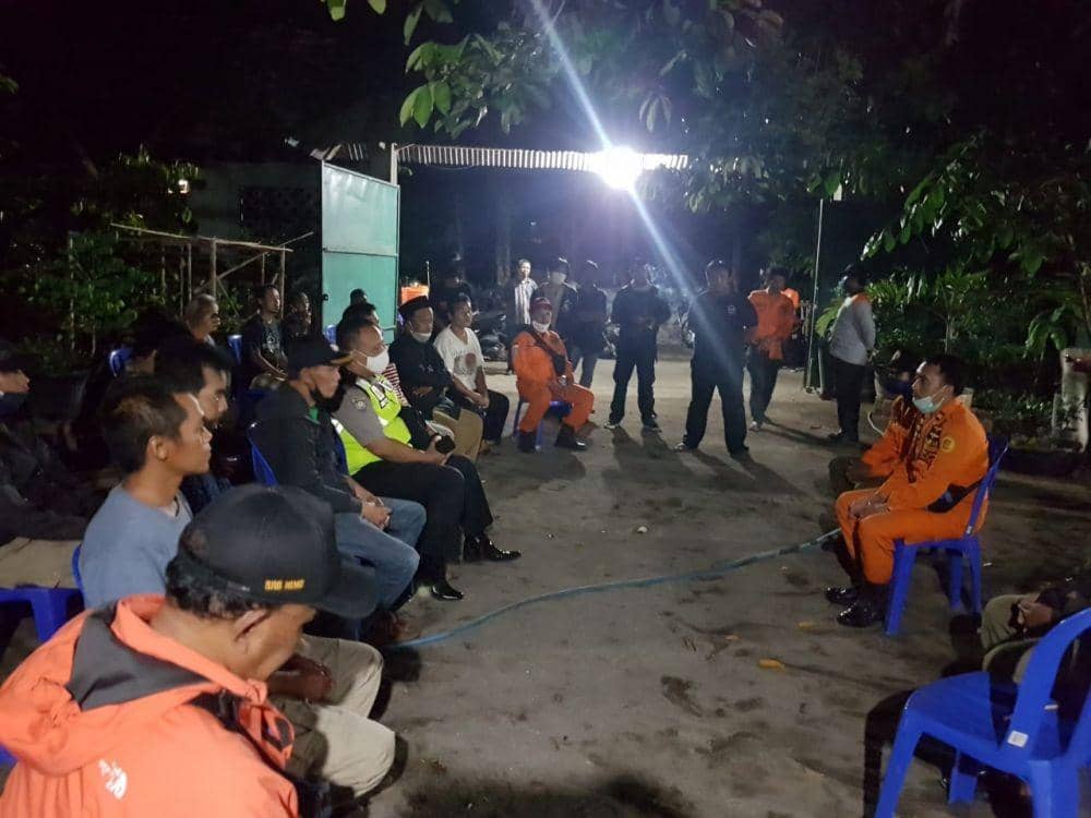 Supardi dijemput oleh Tim SAR di Polsek Turi. Dok: Basarnas DIY