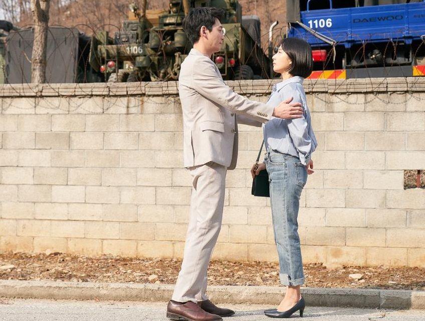 Suka Duka Pacaran Backstreet ala Joon-wan & Ik-sun 'Hospital Playlist'