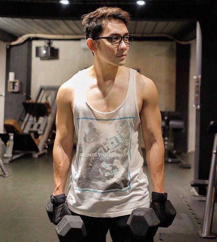 Instagram.com/itsjohnmartint/