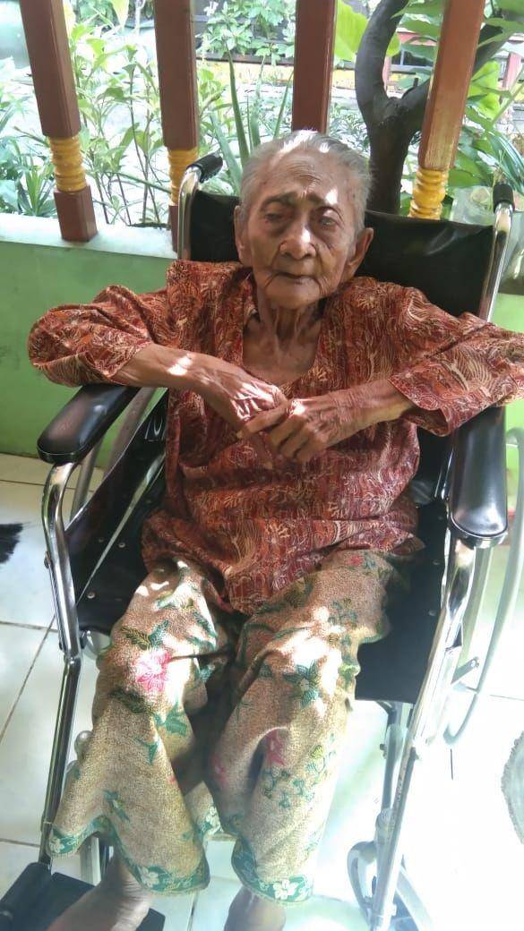 Kamtin, nenek berusia 100 tahun asal Surabaya yang sembuh dari COVID-19. Siti Aminah for IDN Times