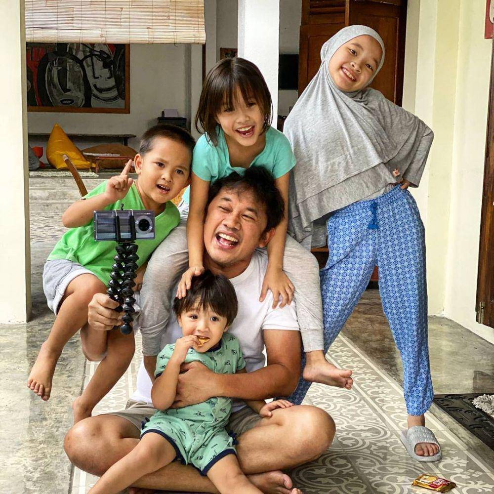 instagram.com/hanungbramantyo
