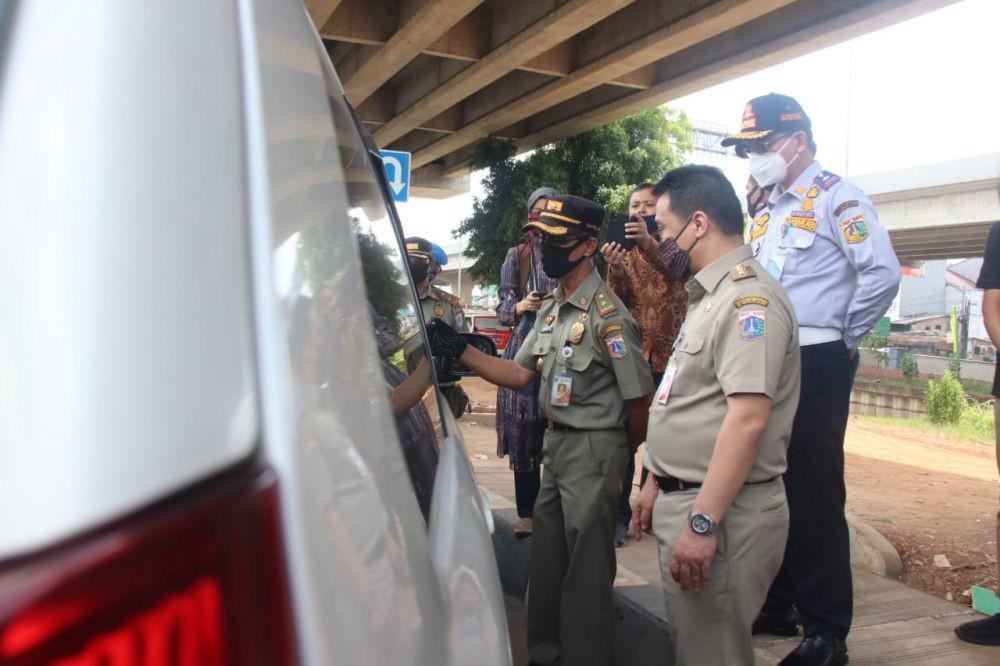 [BREAKING] PSBB Lanjut, Kendaraan Pribadi Boleh Full Penumpang Asal Satu Keluarga