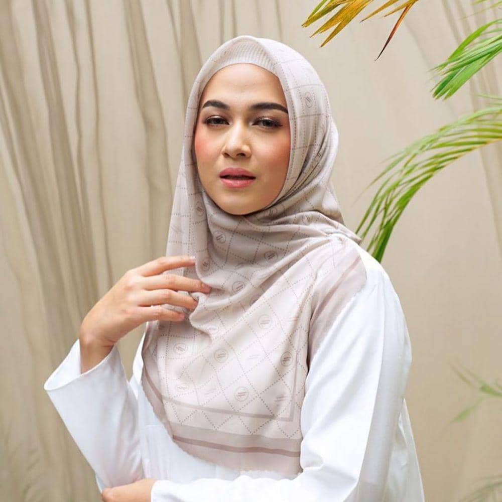 instagram.com/ninazatulini22