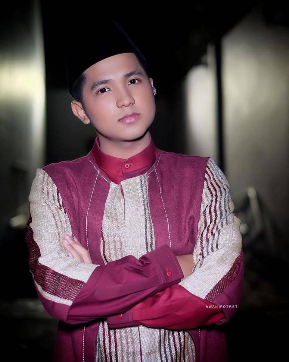 awanpotret17 via instagram.com/jirayutdaa4official