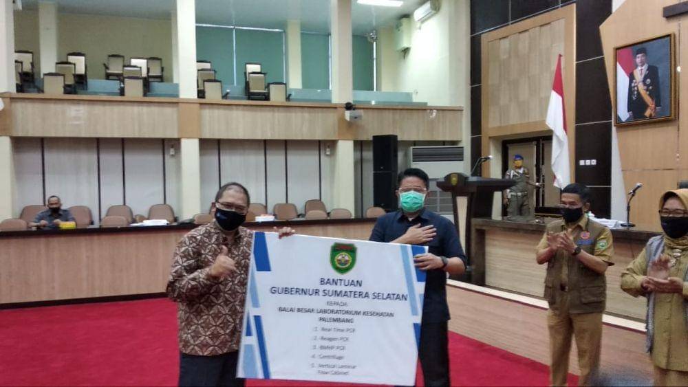Pemberian alat PCR untuk BBLK Palembang (IDN Times/Istimewa)