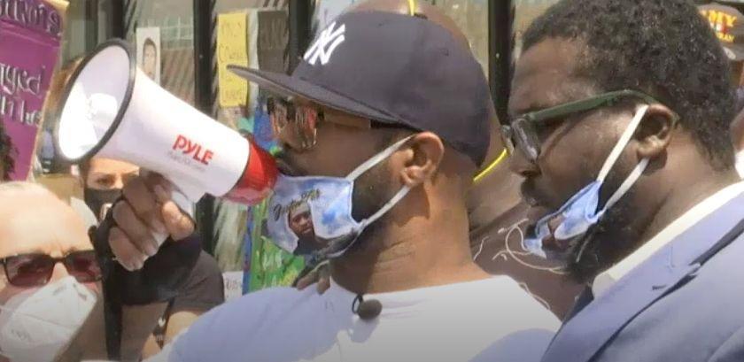 Adik George Floyd: Kekerasan Tak akan Membuat Kakak Saya Hidup Lagi