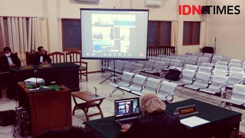 Sidang online di Pengadilan Negeri Samarinda pada Selasa (2/6) malam memvonis mati empat terdakwa sabu-sabu 41 kg (IDN Times/Yuda Almerio)
