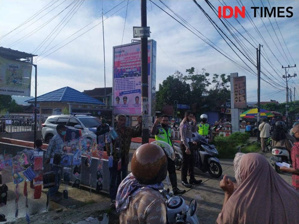 Jumlah personel kepolisian ditingkatkan untuk menghalau kerumunan massa yang berlebih. (IDN Times/Zulkifli Nurdin)