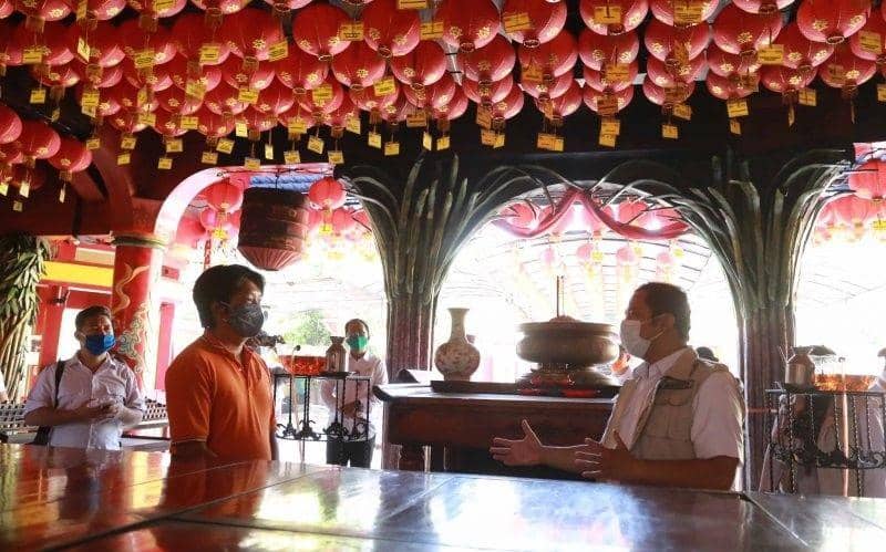 Wali Kota Tangerang Arief Wismansyah usai meninjau kesiapan rumah ibadah di Kota Tangerang (Antaranews)