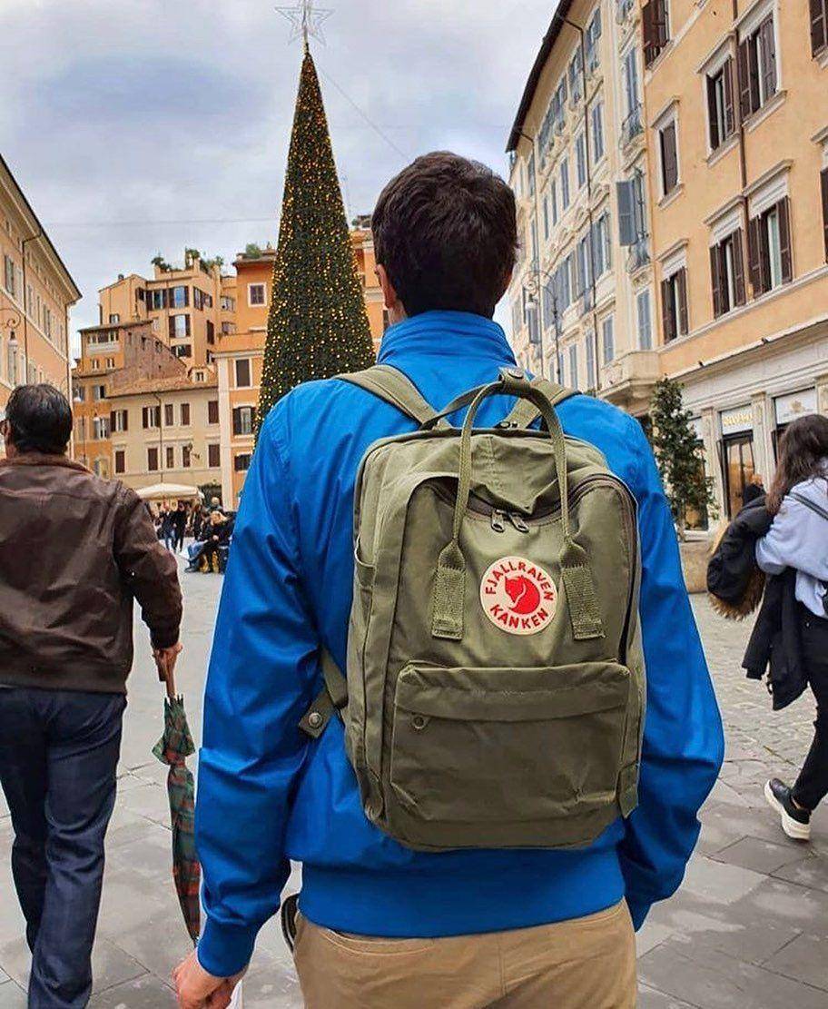 tas Fjallraven Kanken (instagram.com/fjallraven.kanken)