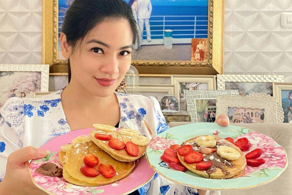 10 Potret Titi Kamal Belajar Bikin Kue hingga Pizza, Auto Lapar!