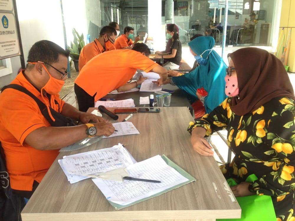 Penerimaan BST di Kelurahan Gunung Samarinda Baru, Balikpapan (IDN Times/Hilmansyah)