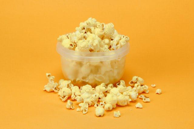 5 Camilan Selain Popcorn, Teman Asyik Nonton Film di Rumah