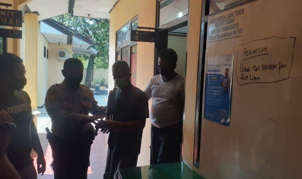 Pelaku pembacokan menyerahkan diri ke Polsek Tambakboyo. IDN Times/Istimewa