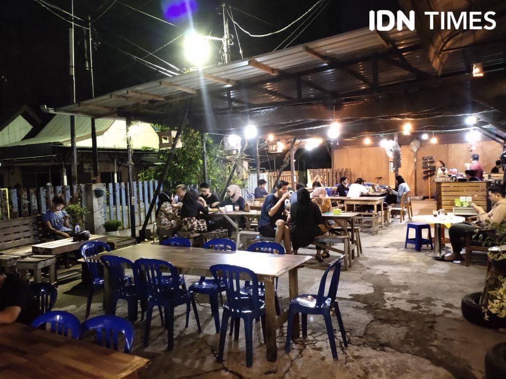 Salah satu tempat makan yang kembali ramai sejak diberlakukan relaksasi di Samarinda. IDN Times/Zulkifli Nurdin