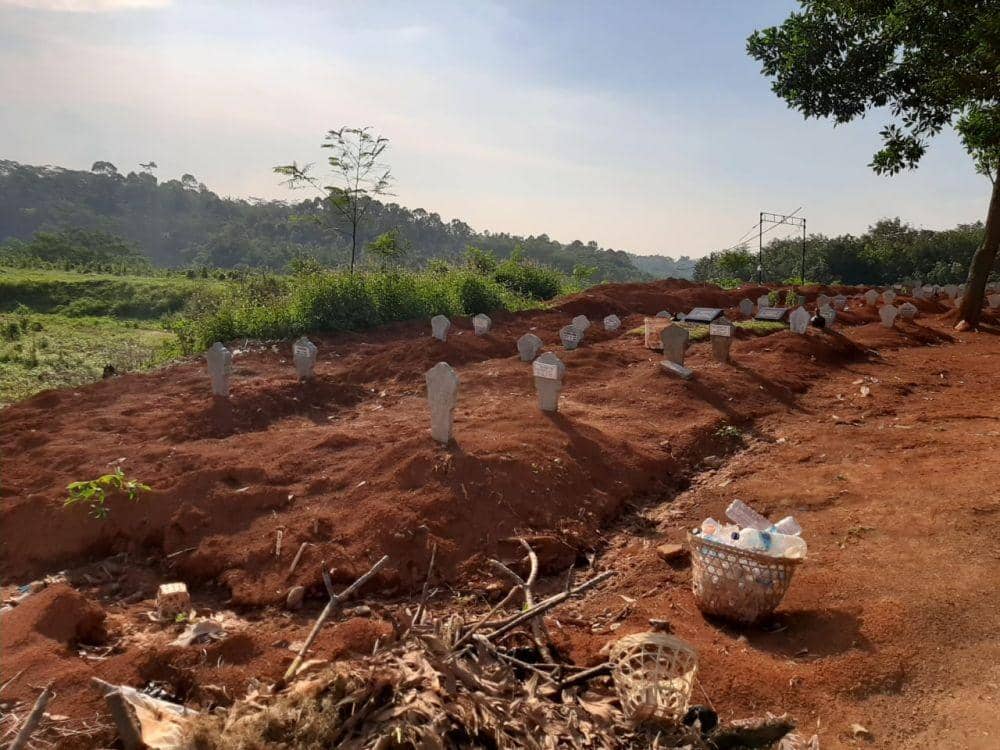 Puluhan makam jenazah COVID-19 yang ada di TPU Jatisari Mijen. Istimewa