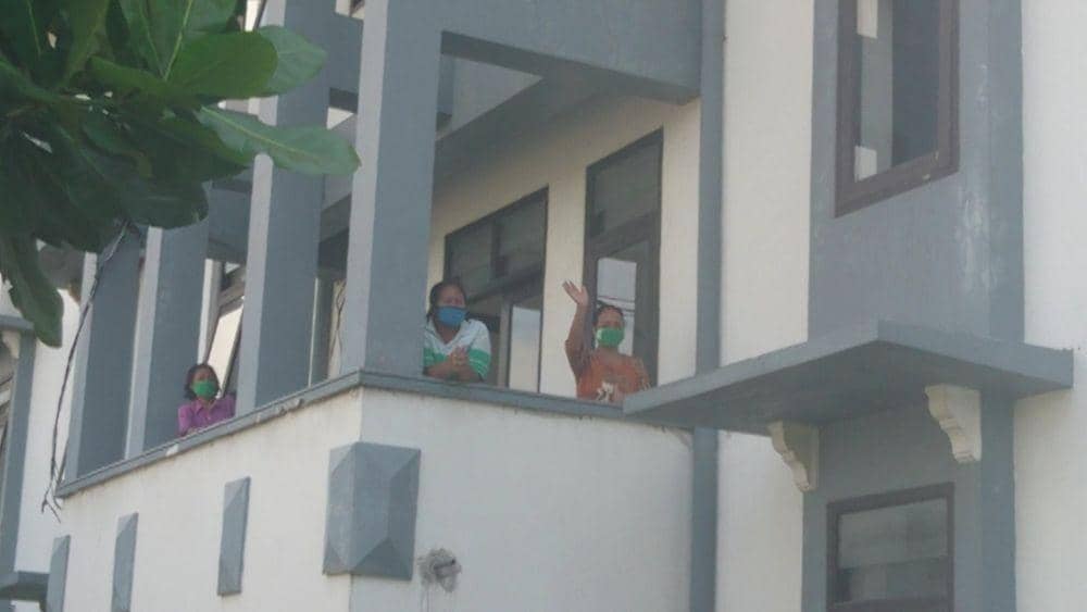 Pasien positif COVID-19 menjalani karantina di Rusunawa IAIN Tulungagung, IDN Times/ Bramanta Pamungkas