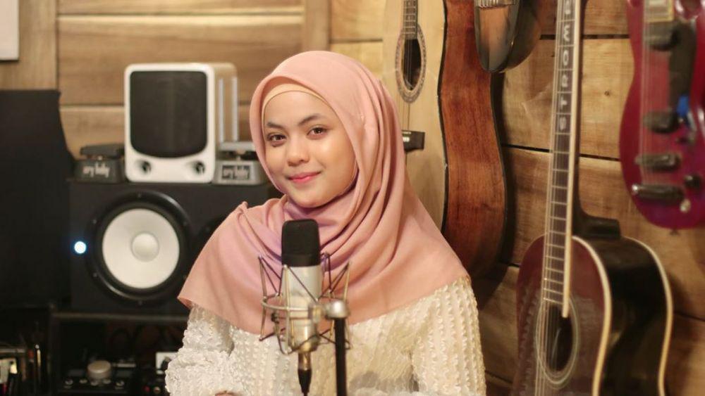 Bikin Susah Lupa! 10 Pesona Putri Isnari Pamer Senyum Manisnya