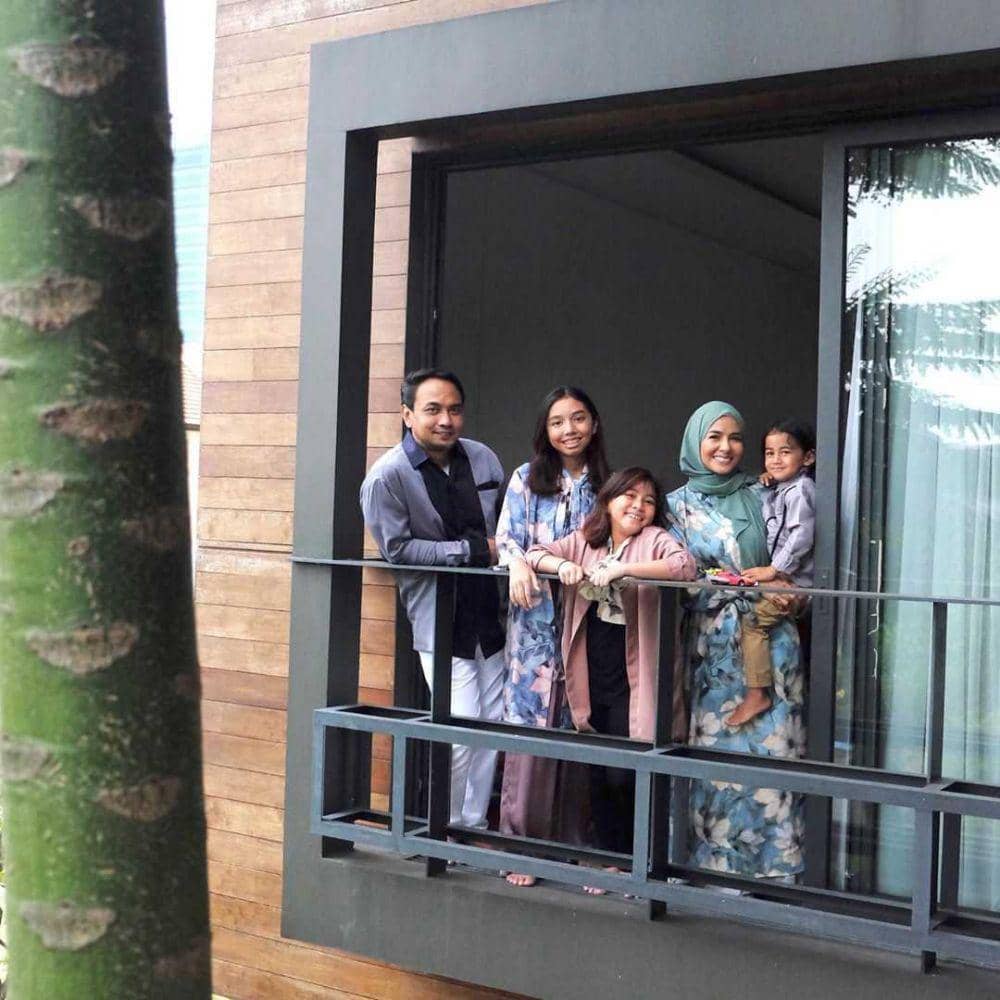 instagram.com/meisya__siregar