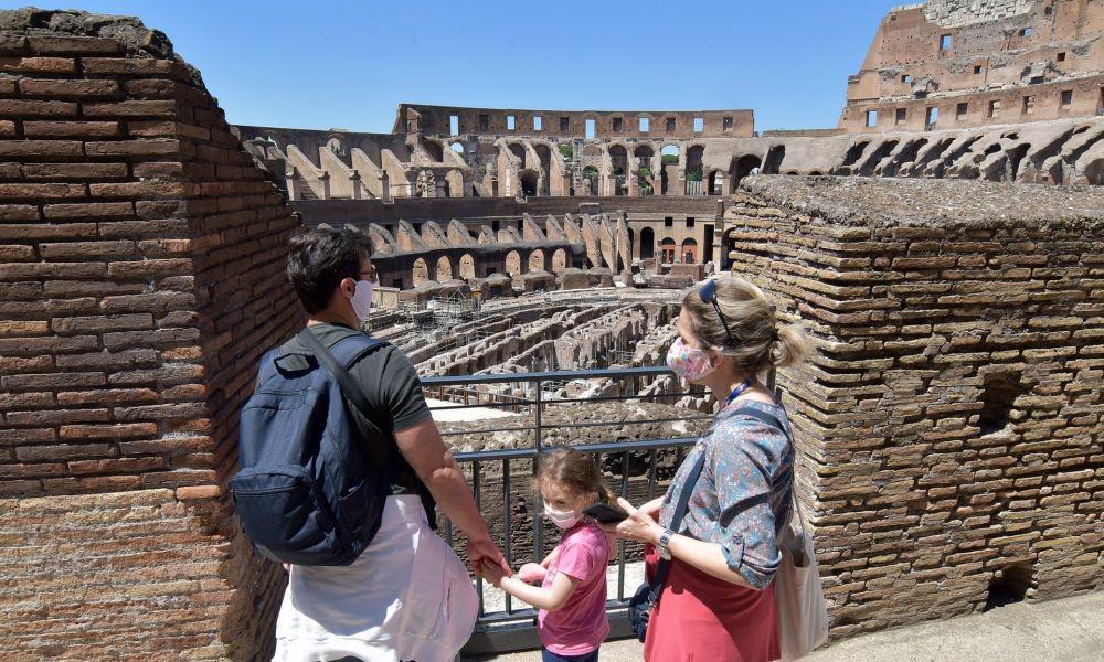 10 Potret Colosseum Roma di Italia yang Dibuka Kembali untuk Wisatawan