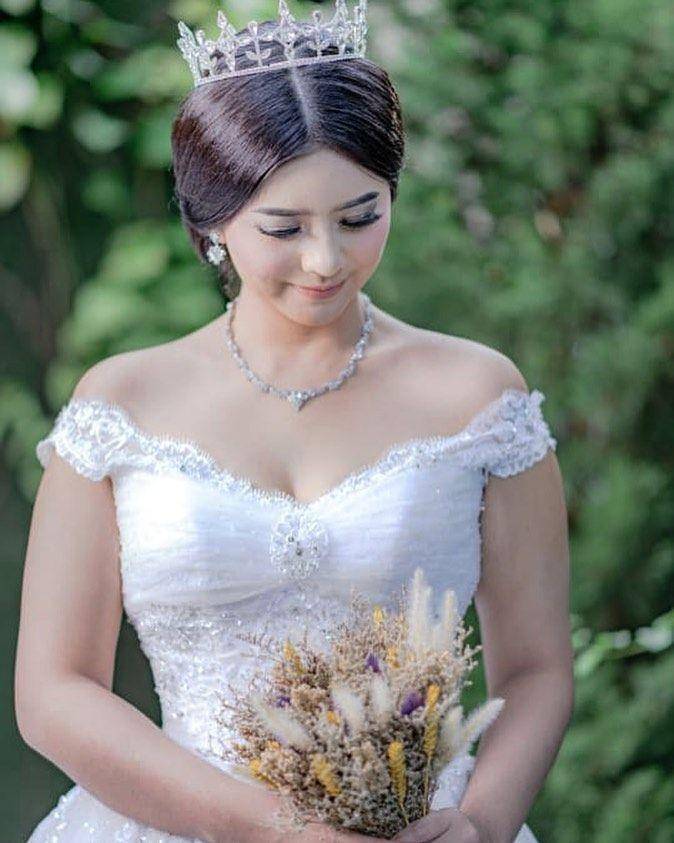 @photostudiotalk via instagram.com/adli_mybride