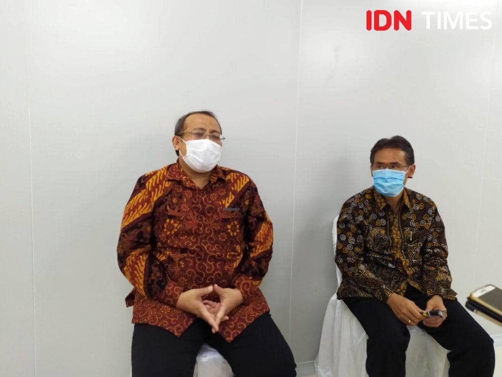 Dirut RSA UGM dan Rektor UGM. IDN Times/Siti Umaiyah