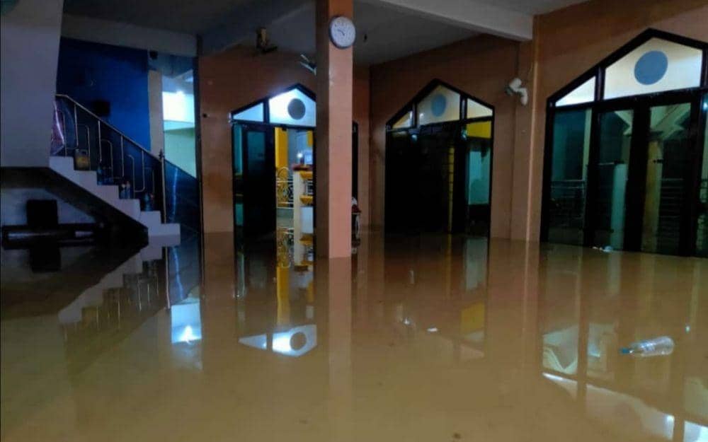Banjir di Lamongan juga merendam fasilitas umum. IDN Times/Istimewa