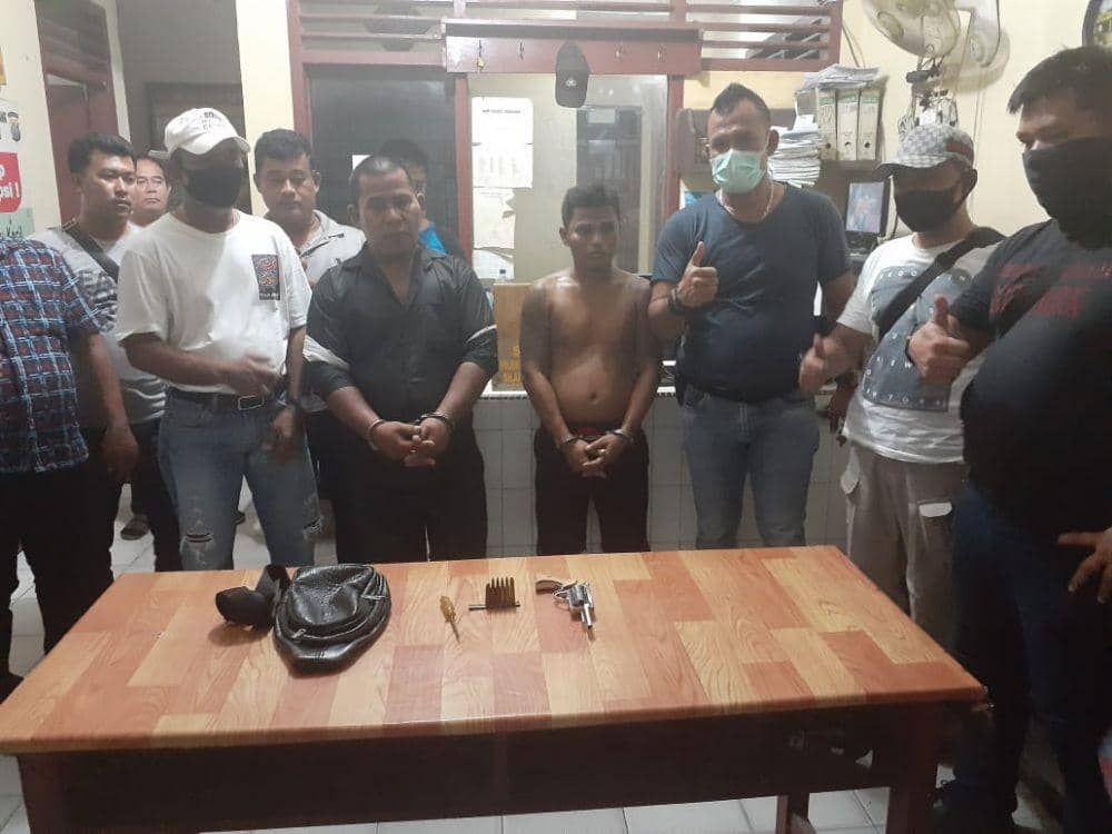 Beberapa pelaku dan barang bukti yang berhasil dusikat (IDN Times/ istimewa)