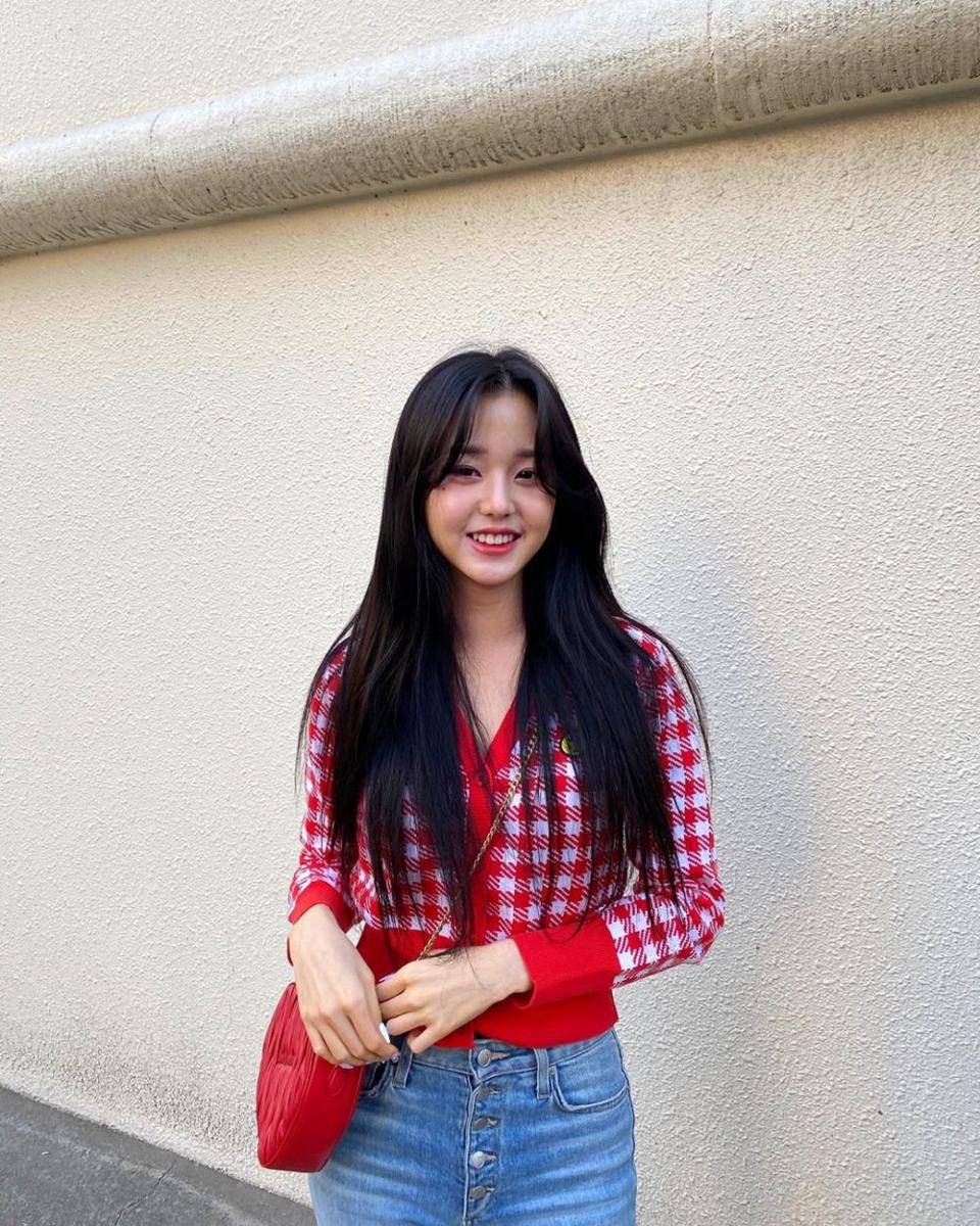 instagram.com/official_izone