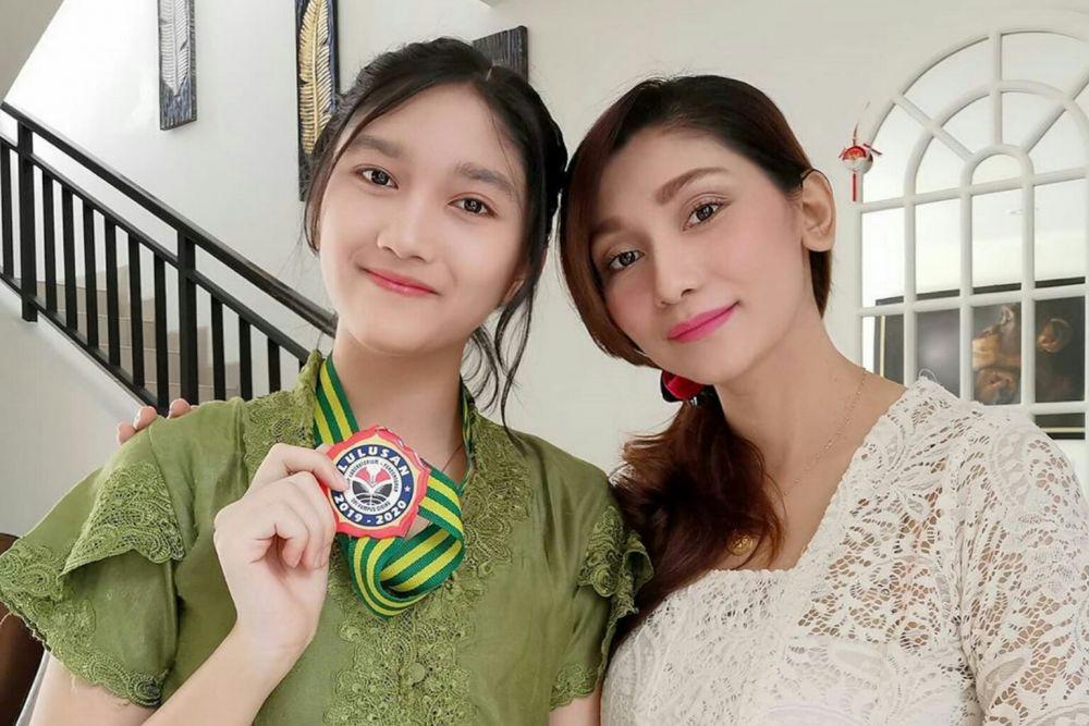 Bak Kakak Adik, 10 Potret Manis Baby Margaretha dan Putri Sulungnya