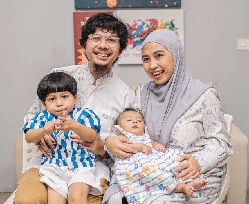 10 Potret Manis Keluarga Bena Kribo yang Harmonis Banget
