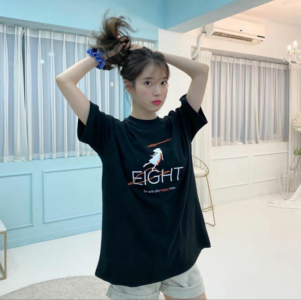 9 Potret Gabut ala IU Selama "Physical Distancing"