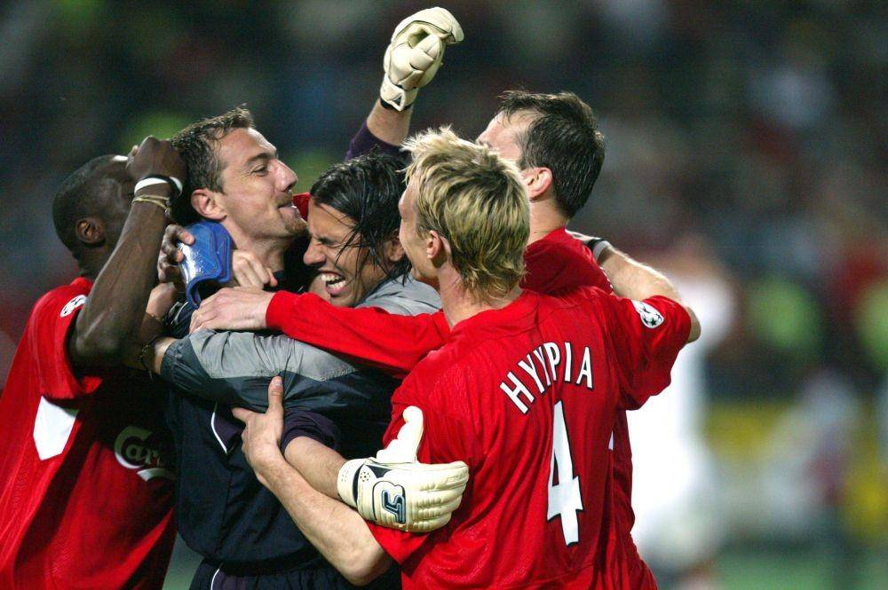 Para pemain Liverpool merayakan kemenangan atas AC Milan di final Liga Champions 2004/2005. Twitter/@ChampionsLeague