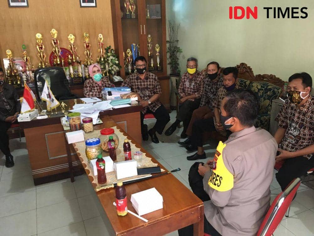 Kapolres Bantul, AKBP Wachyu Tri Budi Sulistiyono melakukan pertemuan dengan Apdesi Kabupaten Bantul. IDN Times/Daruwaskita