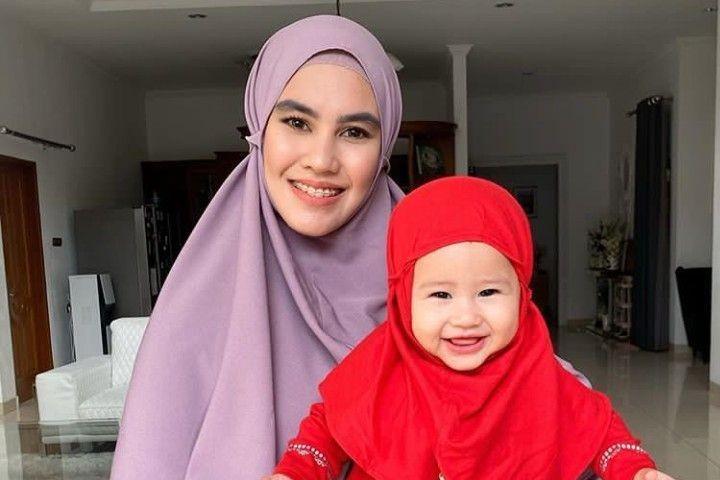 10 Potret Imut nan Mengemaskan Khalisa, Putri Kartika dan Habib Usman