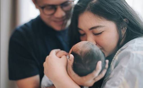 instagram.com/tiarapangestika