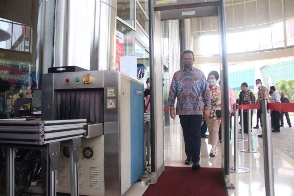 Gubernur DKI Jakarta Anies Baswedan saat inspeksi protokol kesehatan di Mal Emprorium Pluit, Jakarta Utara, Kamis (11/6) (Dok. Humas Pemprov DKI Jakarta)