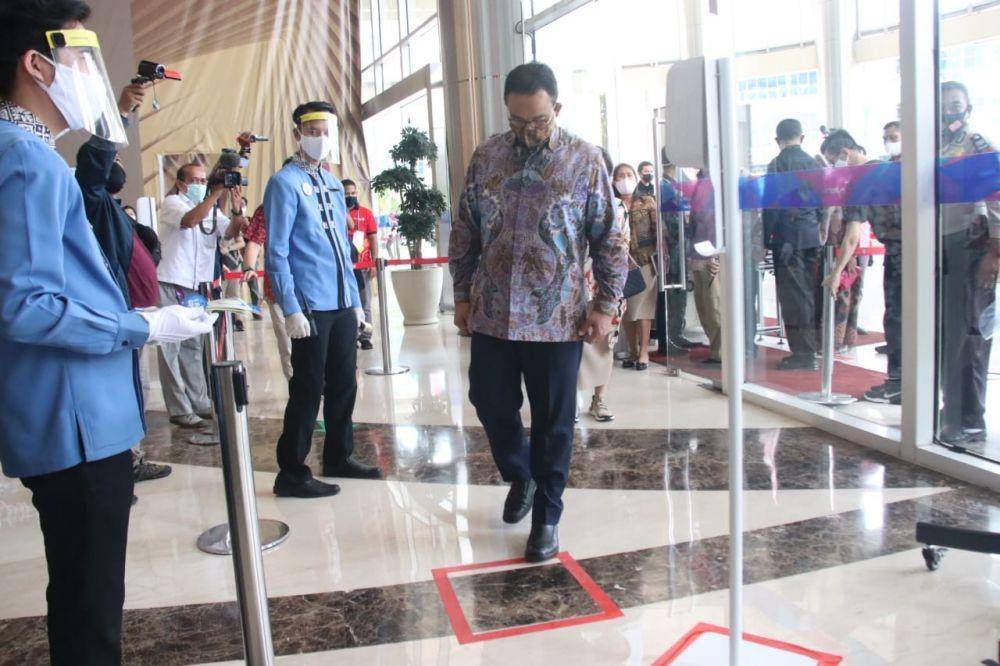 Gubernur DKI Jakarta Anies Baswedan saat inspeksi protokol kesehatan di Mal Emprorium Pluit, Jakarta Utara,  Kamis (11/6) (Dok. Humas Pemprov DKI Jakarta)