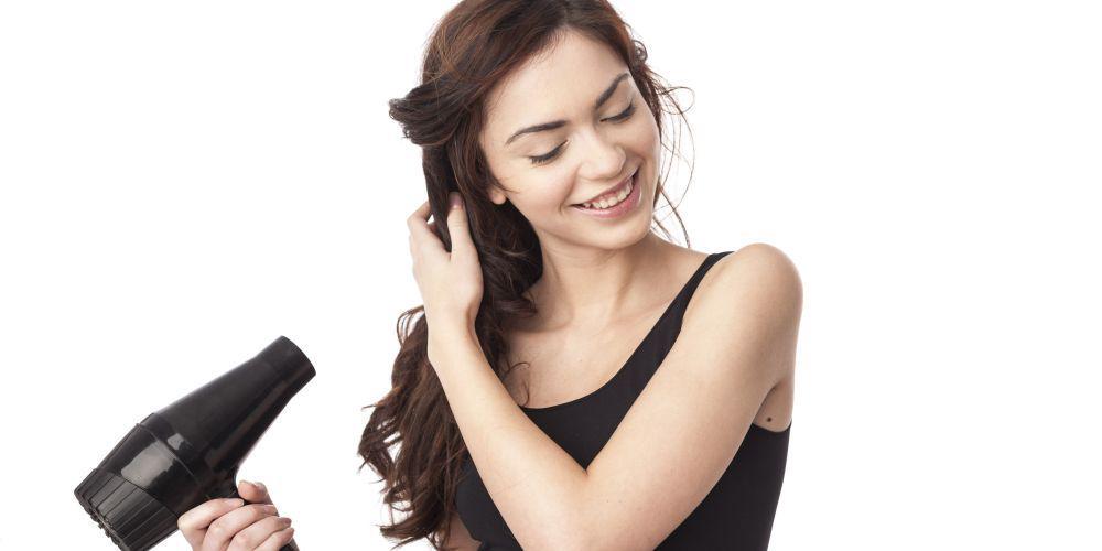 5 Akibat Terlalu Sering Pakai Hair Dryer, Bahaya untuk Rambut