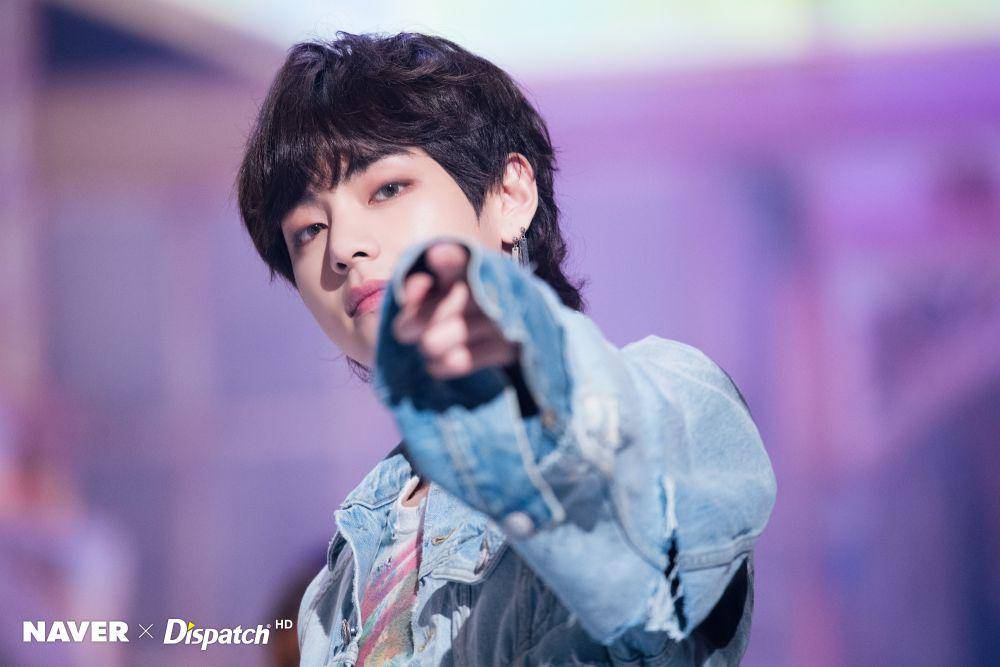 V BTS (dok. Naver x Dispatch)