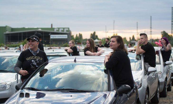 (Konser musik drive-in di tengah pandemik yang digelar di Bonn, Jerman) ANTARA FOTO/Xinhua/Tang Ying/pras